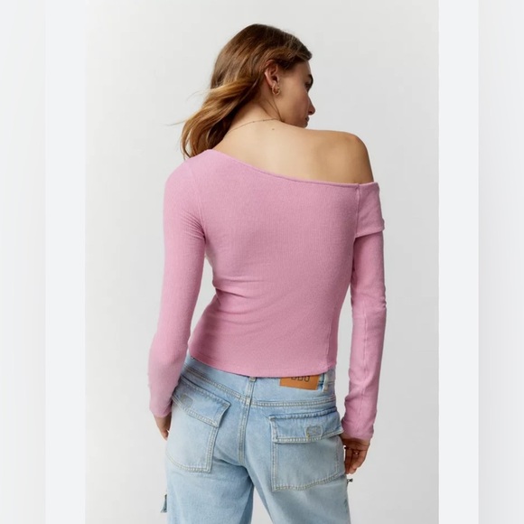 Urban Outfitters Out From Under Love Hurts Asymmetrical Off-The-Shoulder Top - Picture 3 of 5